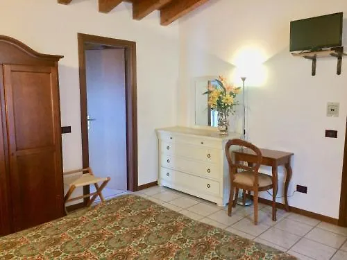 Hotel Edelweiss San Zeno di Montagna 2*,  Italy