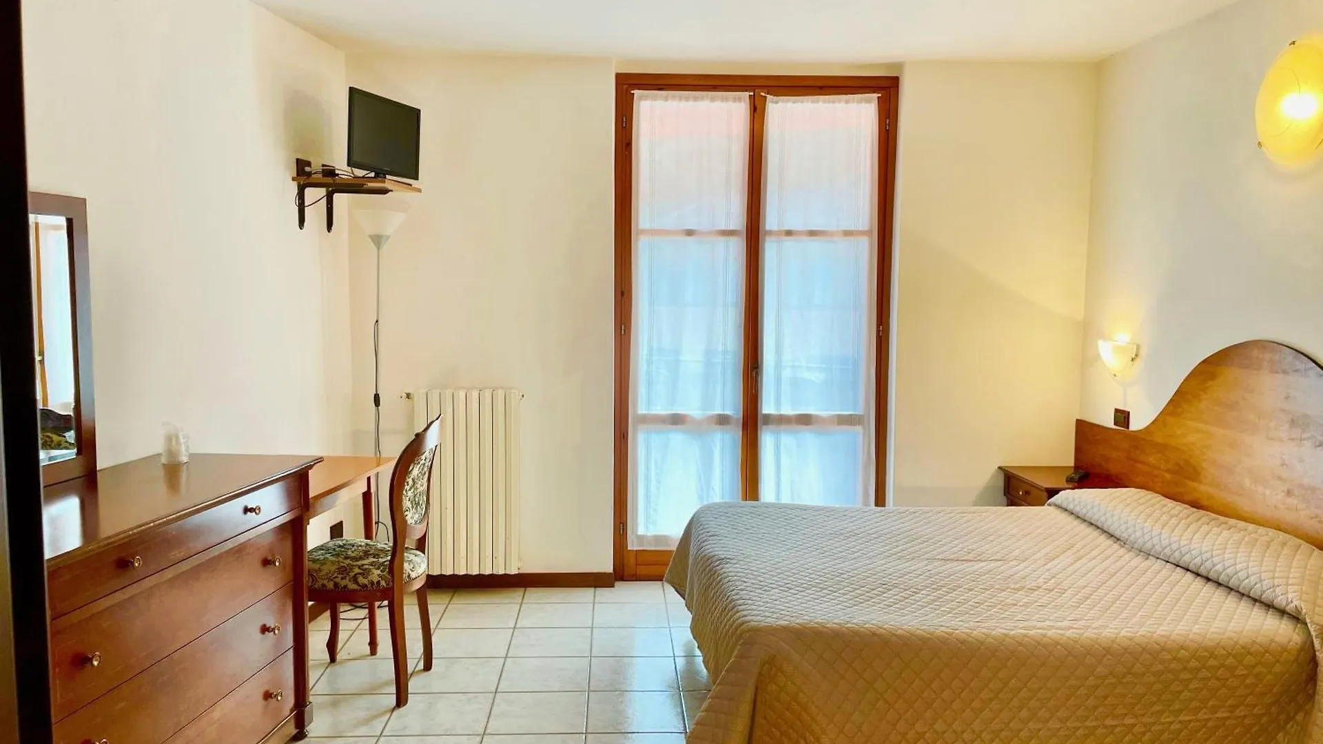 Hotel Edelweiss San Zeno di Montagna 2*,  Italien