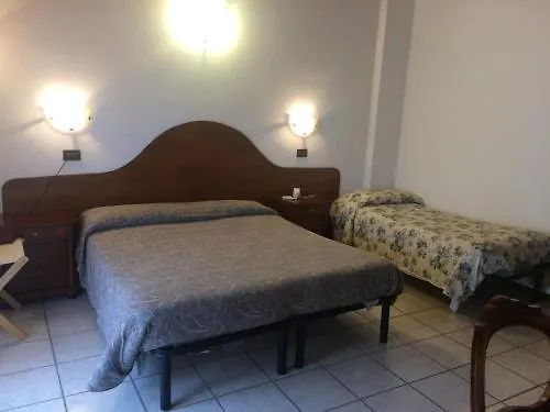 Hotel Edelweiss San Zeno di Montagna 2*,
